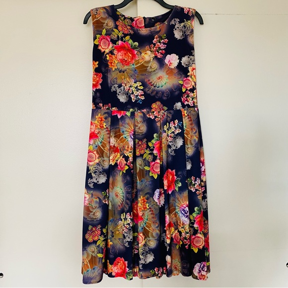 Summer dress. MIDI dress. Floral dress. Size M/L. Multicolor dress. - Picture 2 of 9